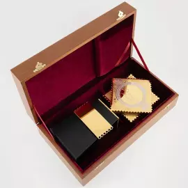 Корпоративный подарок "Держим марку"